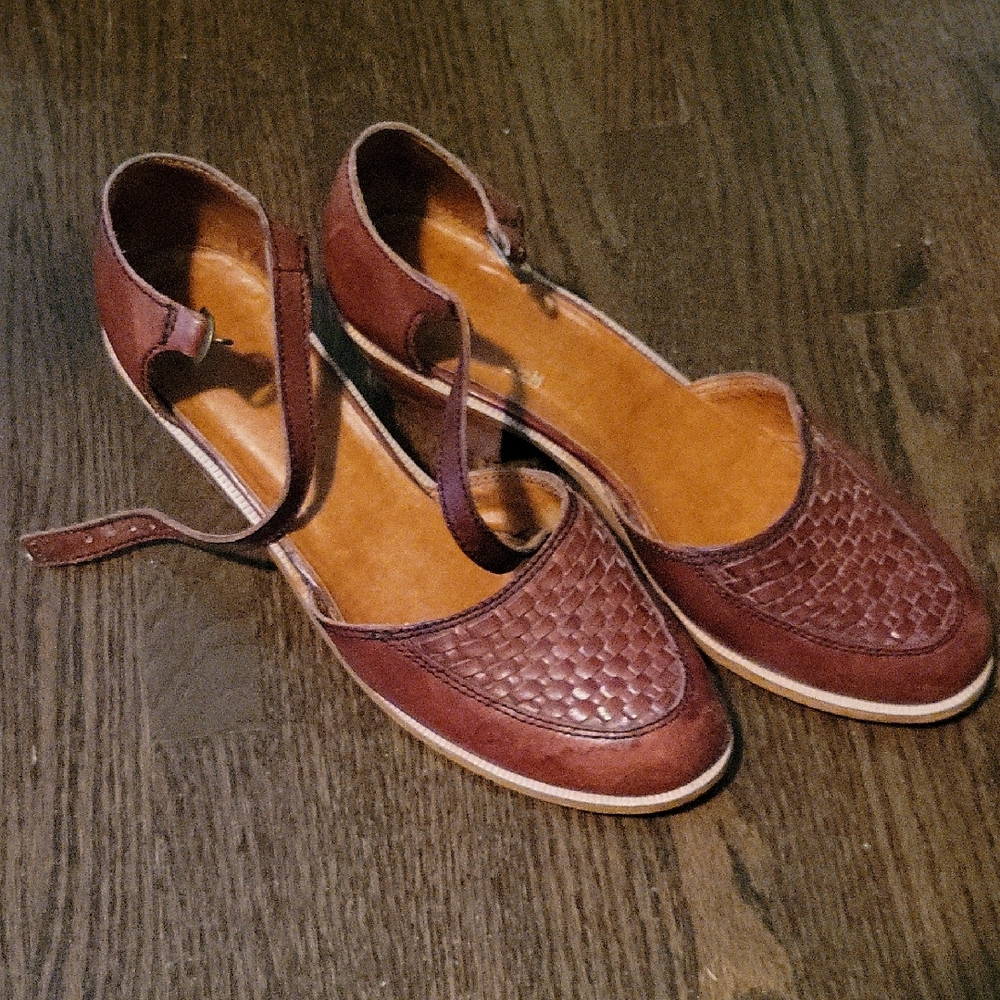 Vintage Brown Leather Heels with Woven Toe and Ankle Strap